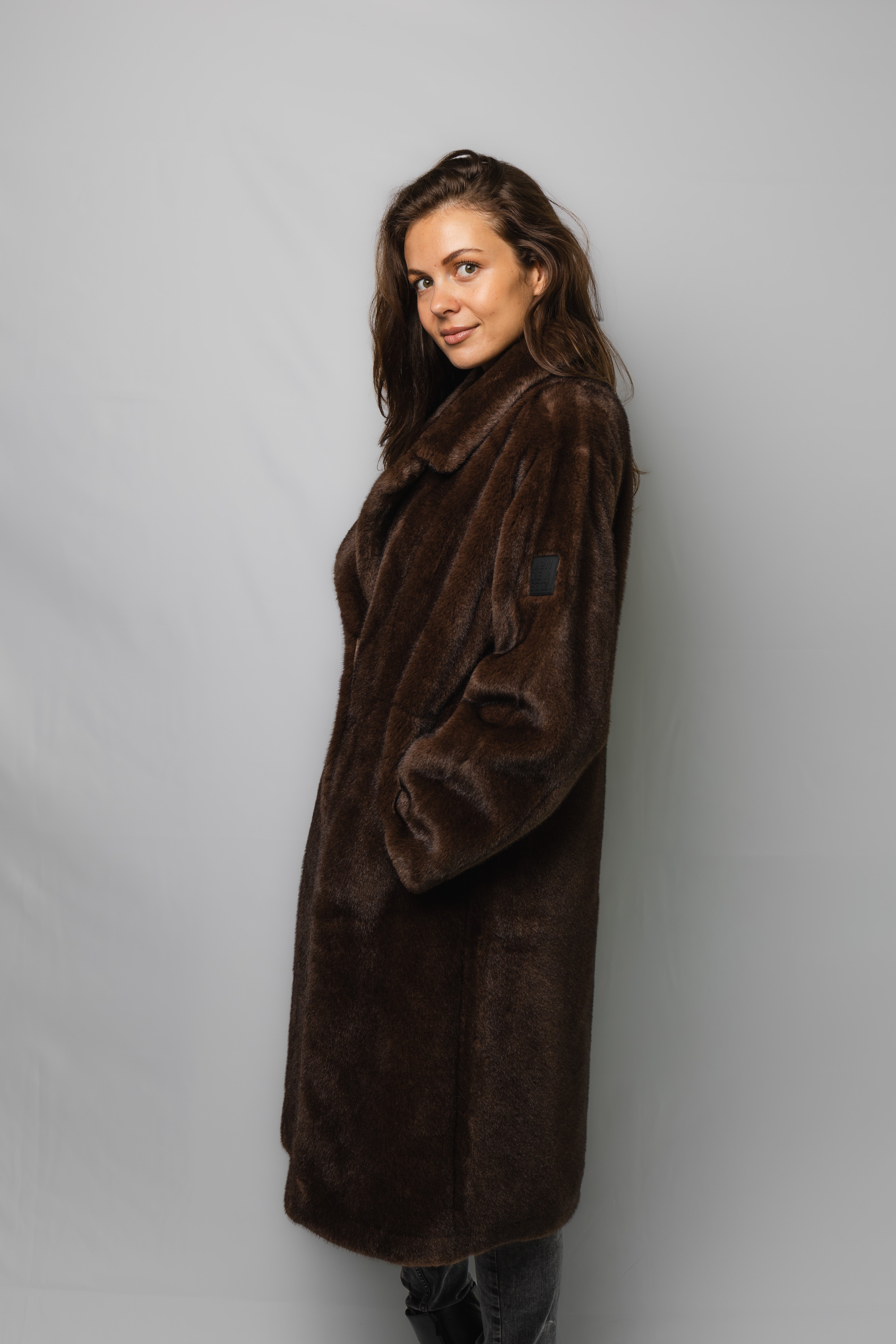 FAUX ELEGANCE COAT