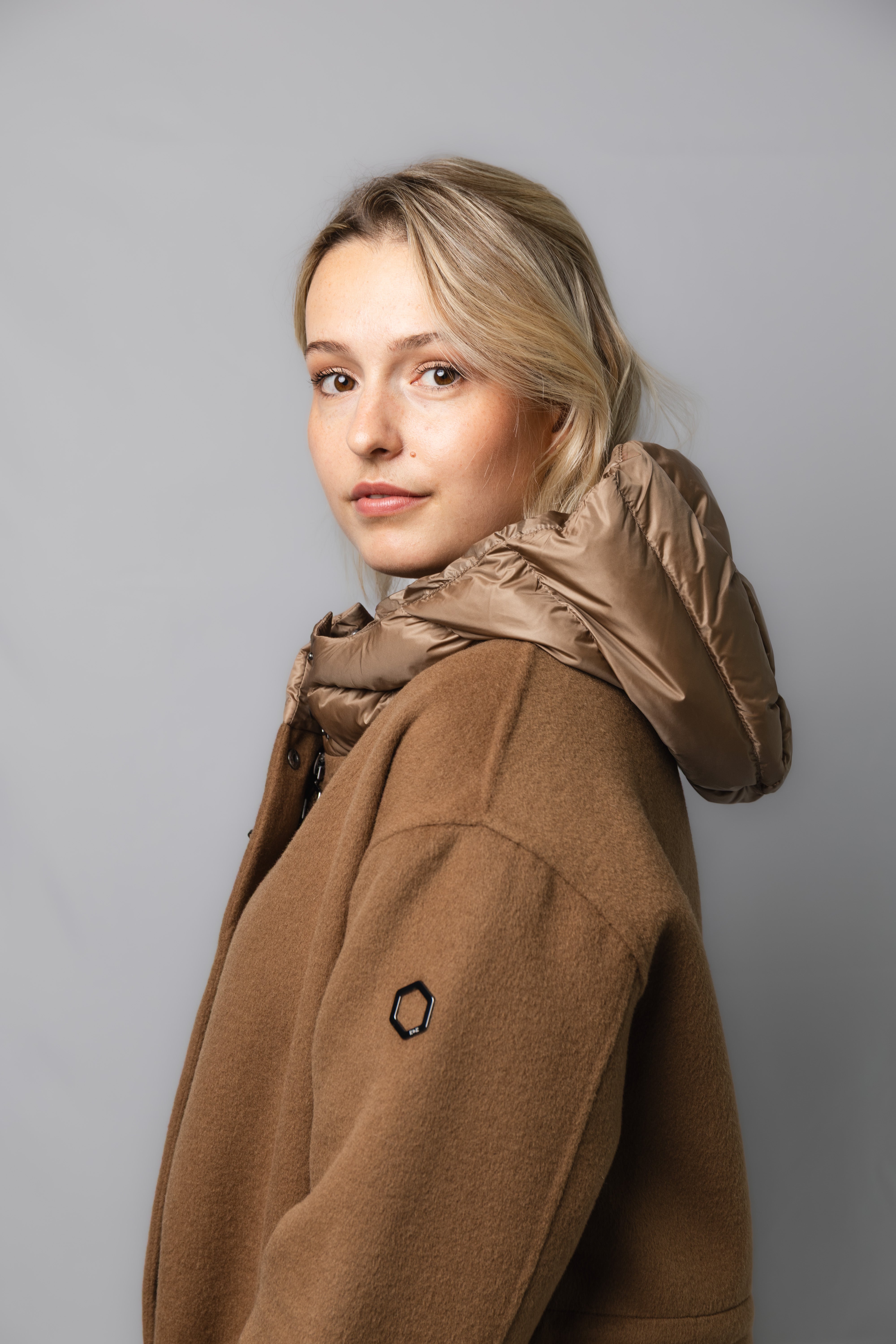 HIGHLIGHT HOODED COAT