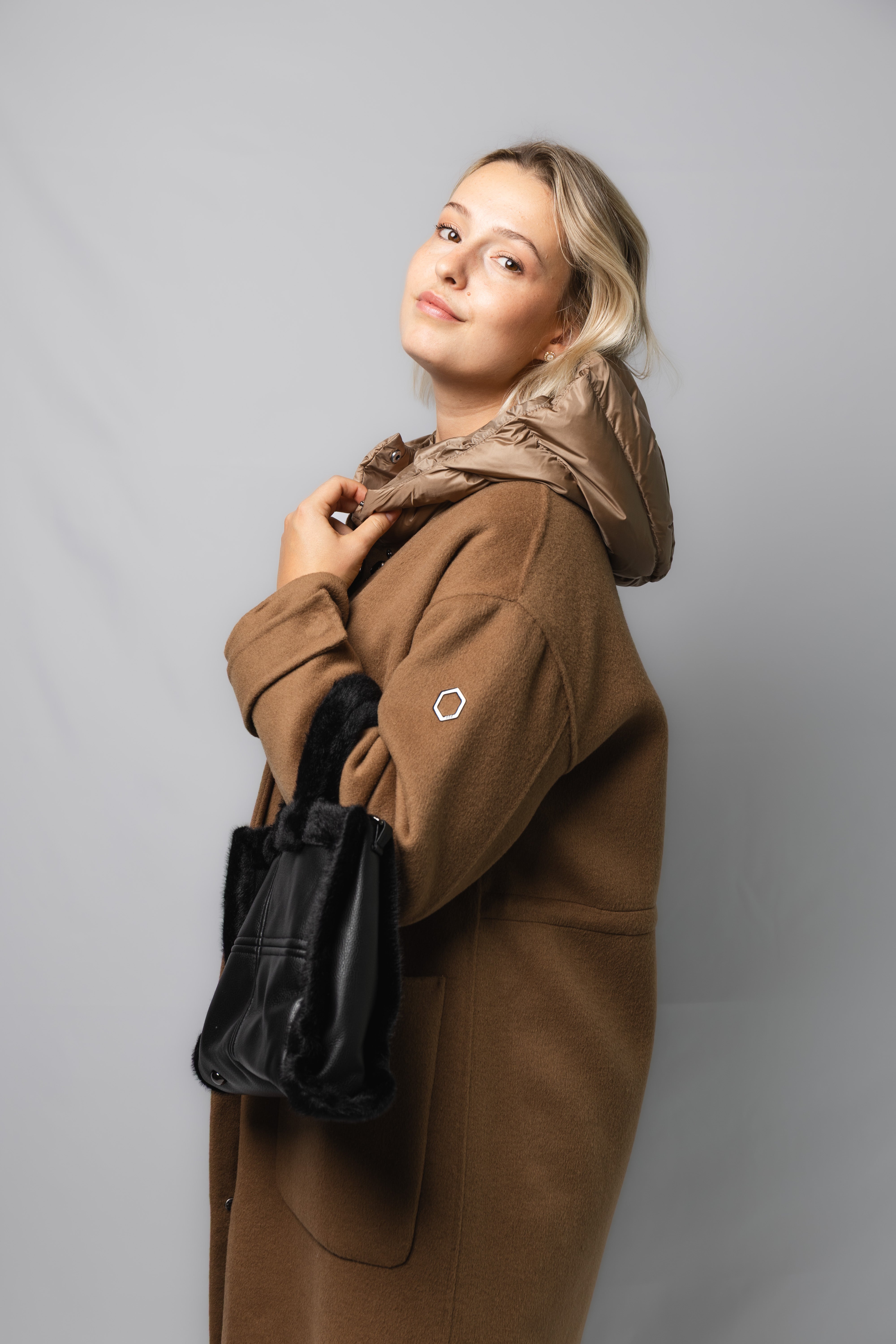 HIGHLIGHT HOODED COAT