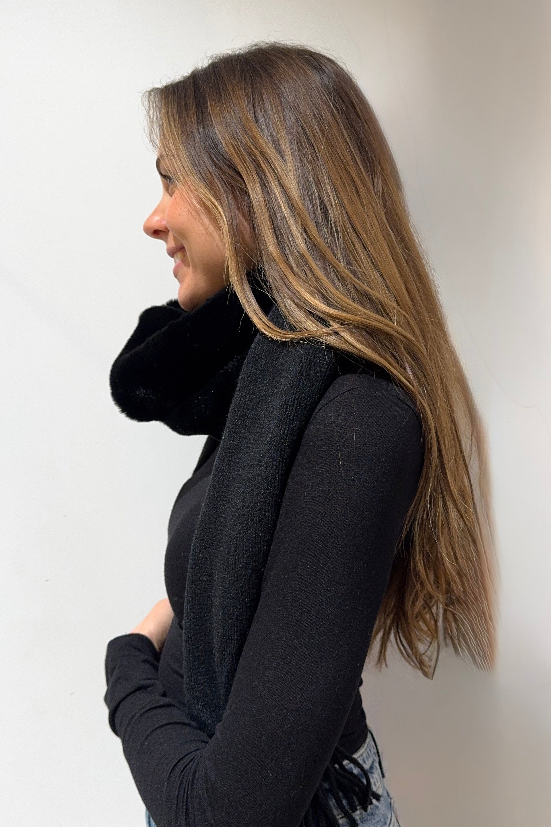 SCARF FAUX FUR DETAIL