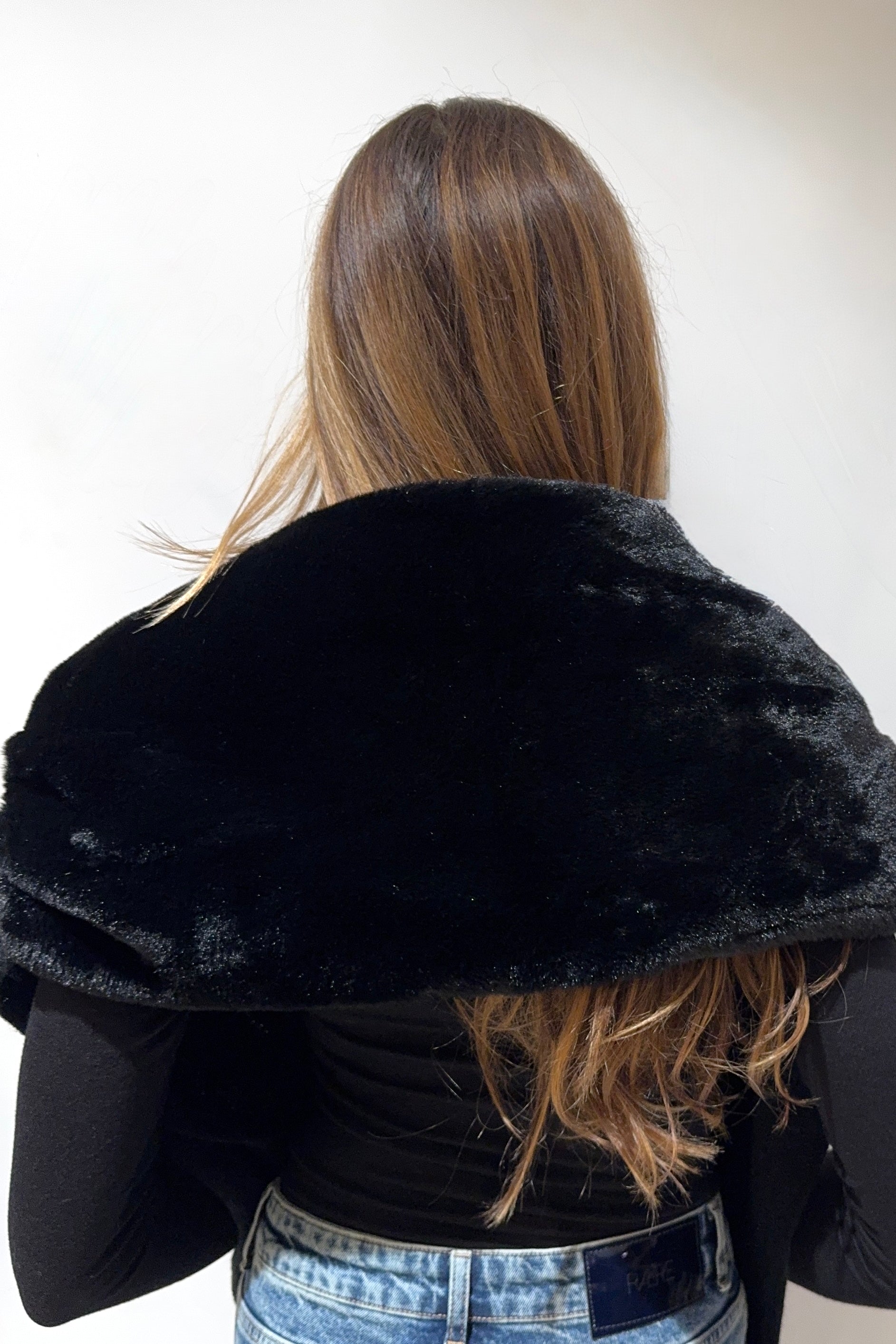 SCARF FAUX FUR DETAIL