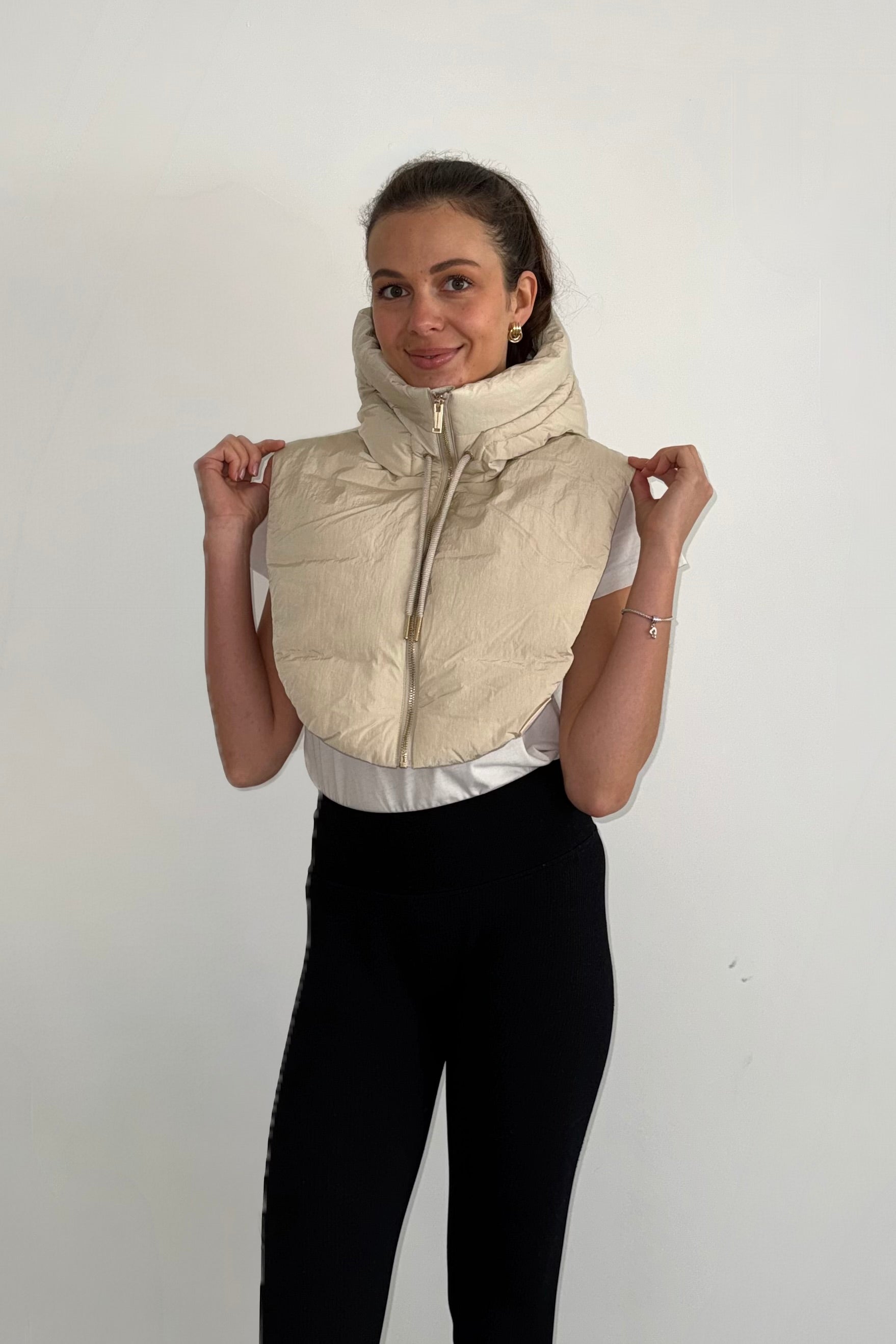TABITA HOOD COLLAR